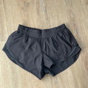Lululemon Hotty Hot Low Rise lined 2.5” shorts